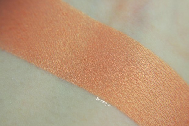 brija-cosmetics-eyeshadow-paradise-closeup-swatch
