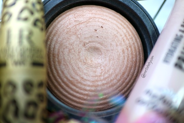 revolution-beauty-powder